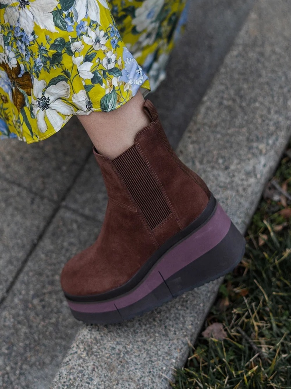 Naked Feet GUILD CACAO brown PLATFORM CHELSEA BOOTS size 11